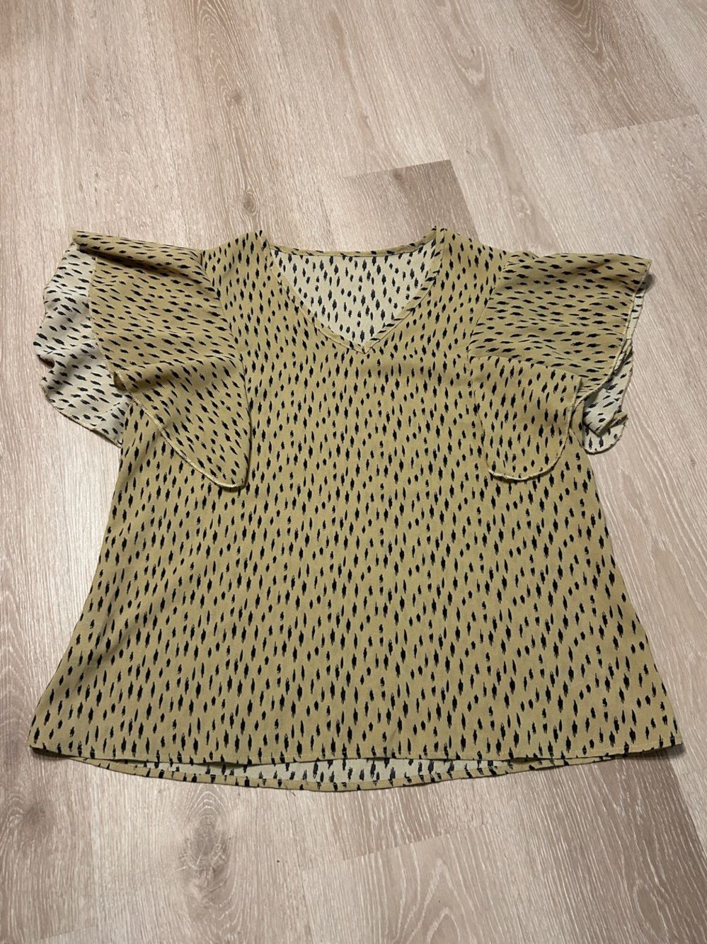 Shein Yellowy Tan Black Dot Flutter Sleeve V Neck Blouse Sz XL